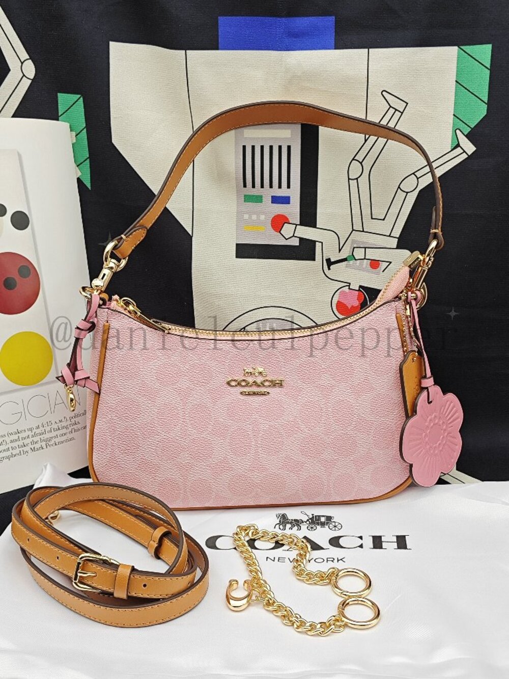 🍒🍒Coach Teri Shoulder Bag In Signature Canvas With Charms pink